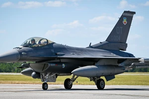 Máy bay F-16 trở nên bất khả xâm phạm nhờ hệ thống IVEWS tối tân