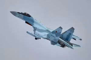 Mỹ ném bom hủy diệt căn cứ tiêm kích Su-35 của Iran?