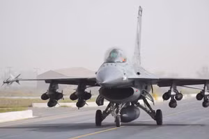 Cách phóng 144 tên lửa ERAM từ 12 máy bay F-16 cùng lúc