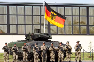 Lữ đoàn thiết giáp 45 của Đức bắt đầu hoạt động mạnh gần biên giới