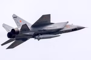 Tên lửa Kinzhal nâng cấp của MiG-31 xuyên thủng Patriot như 'dao nóng cắt bơ'