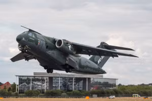 Embraer sẵn sàng cho Ấn Độ sản xuất C-390 để 'soán ngôi' C-130J