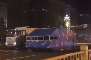 Trung Quốc ngụy trang thiết giáp thành phương tiện đường bộ?