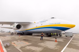 An-124 thực hiện cú hạ cánh táo bạo xuống Kyiv