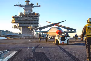 Bộ trưởng Hải quân bày tỏ lo ngại về tình trạng tồi tệ của hạm đội Mỹ