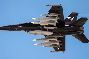 Tiêm kích F/A-18 Hornet với AIM-174 sẽ bắn hạ cả tên lửa đạn đạo?