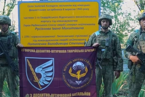 Lính dù tinh nhuệ chiếm lại làng Zolotiy Kolodyaz ở vùng Donetsk