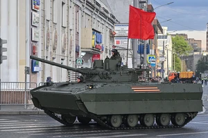 BMD-4M với lớp bảo vệ mới được phát hiện tại buổi diễn tập duyệt binh