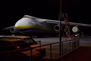 An-124 Ruslan của Ukraine chất đầy đạn dược từ Pháp thoát nạn trong gang tấc