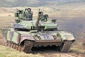 Hàng chục xe tăng M-84 đang trên đường tới tham chiến