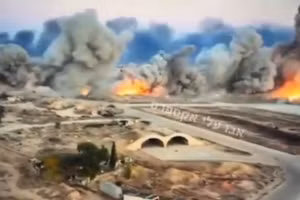 Israel giáng đòn hủy diệt vào căn cứ không quân Mezzeh ở Damascus