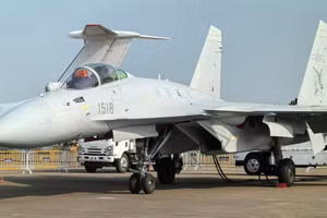 Trung Quốc khoe tiêm kích hạm J-15T với đặc điểm khiến Mỹ bất ngờ?