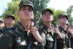 Loại bỏ súng trường tấn công Kalashnikov để đáp ứng tiêu chuẩn NATO