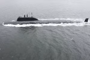 Tàu ngầm Ufa thị uy với tên lửa hành trình Kalibr