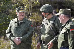 Tổng thống Lukashenko thừa nhận Belarus 'nằm gọn trong lòng bàn tay Ukraine'