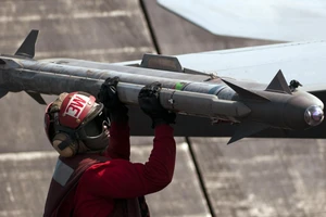 Tên lửa AIM-9X Block II cực mạnh bắt đầu tham chiến