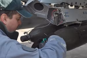 UAV tấn công tiền tuyến FP-2 gây kinh ngạc khi được trang bị bom 100 kg