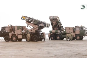 Tăng cường phòng thủ bằng tổ hợp phòng không Akash và pháo phản lực Pinaka Ấn Độ