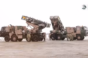 Tăng cường phòng thủ bằng tổ hợp phòng không Akash và pháo phản lực Pinaka Ấn Độ