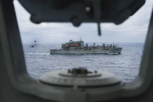 Bộ trưởng kêu gọi Hải quân Mỹ hãy chiến đấu ngay lập tức