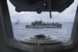 Bộ trưởng kêu gọi Hải quân Mỹ hãy chiến đấu ngay lập tức