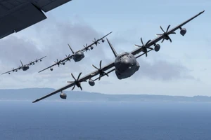 Phi cơ đặc biệt CV-22B và MC-130J Commando II áp sát Venezuela