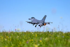 Tiêm kích F-16 Ukraine 'miễn nhiễm' vũ khí hiện đại của Nga?