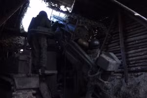 Toan tính gì khi pháo tự hành giấu trong chiến hào kín?