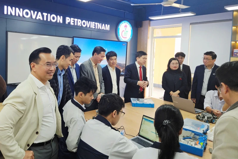 Hà Tĩnh khánh thành Phòng thực hành Giáo dục STEM trị giá 3,5 tỉ đồng