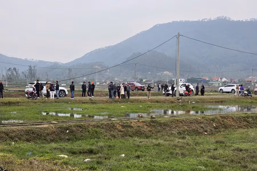 Người dân đến xem đất, mua bán nhộn nhịp tại Nghệ An. 