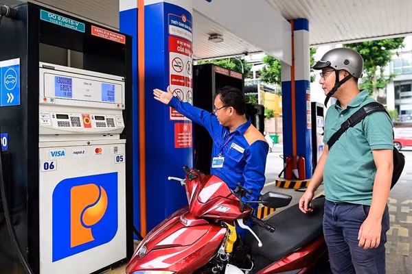 Giá xăng ngày mai dự báo quay đầu giảm sâu