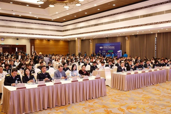 Các đại biểu tham dự Hội thảo "Giải pháp giúp hộ kinh doanh kê khai thuế đúng, an tâm tuân thủ, phát triển bền vững".