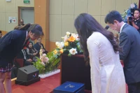 Nghi lễ trước khi nhận bằng tốt nghiệp của học sinh Trường Quốc tế Nhật Bản.