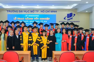 Tinh thần học tập suốt đời của các tân cử nhân ngành Công tác xã hội trong buổi Lễ trao bằng tốt nghiệp tại Trường Đại học Mở TP Hồ Chí Minh. Ảnh: Trường Đại học Mở TP HCM