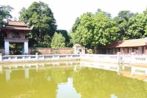 Quy mô bề thế và sự vững chãi của Quốc Tử Giám có phần công sức rất lớn của Tiến sĩ Nguyễn Hoàn - khi ông giữ chức Tư nghiệp.