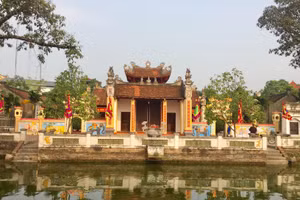 Đền Nội Bình Đà thờ Quốc tổ Lạc Long Quân.