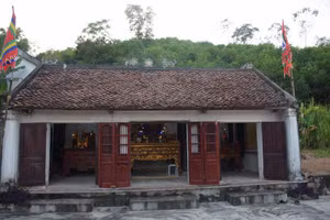 Nhà thờ họ Trần Đình nay thuộc xã Bình Minh, tỉnh Nghệ An.