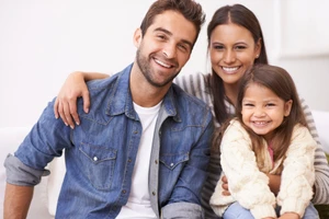 Với mô hình gia đình hạt nhân, các thành viên thường chia sẻ trách nhiệm và có sự phụ thuộc lẫn nhau. Ảnh: INT.