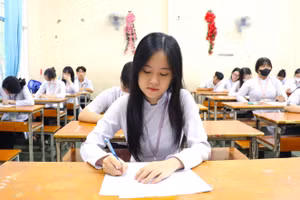 Học sinh Cà Mau tham gia Kỳ thi thử tốt nghiệp THPT năm 2025. Ảnh: Quách Mến 