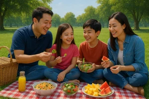 Khi trẻ cảm thấy được yêu thương trong một môi trường tích cực, chúng sẽ dễ dàng hợp tác và trân trọng mối quan hệ với anh chị em. Ảnh minh họa: INT