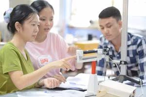 Sinh viên Trường Đại học Sư phạm, Đại học Huế. Ảnh: NTCC