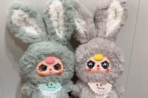 Những món đồ chơi nghệ thuật dạng túi mù với đa dạng loại hình, màu sắc, mẫu mã khiến không chỉ trẻ em mà cả người lớn mê mẩn.