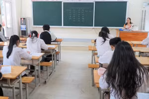 Trường THPT Huỳnh Thúc Kháng (TP Vinh, Nghệ An) tổ chức thi thử tốt nghiệp THPT năm 2025. Ảnh: Hồ Lài