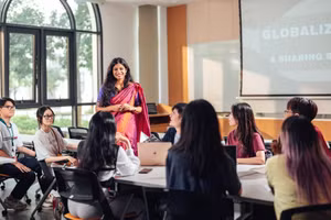 Một lớp học của Trường ĐH VinUni (Hà Nội), giảng viên đến từ Ấn Độ. Ảnh: NTCC