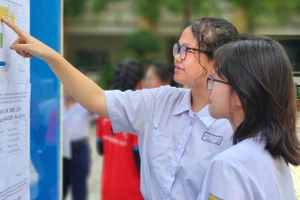 Tỷ lệ học sinh mắc bệnh lý về mắt có xu hướng tăng. Ảnh minh họa: LN