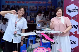 Một hoạt động dạy học STEM của cô trò Trường THPT chuyên Nguyễn Trãi (Hải Dương). Ảnh: Lan Anh