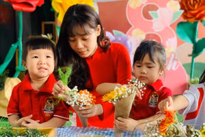 Cha mẹ và thầy cô, cần đủ dịu dàng để chờ con đi chậm, sẽ thấy điều kỳ diệu. Ảnh minh họa: ITN