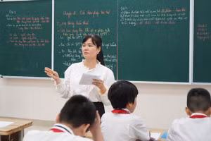 Cô trò Trường THCS Giảng Võ (Giảng Võ, Hà Nội) trong giờ học. Ảnh: Xuân Phú