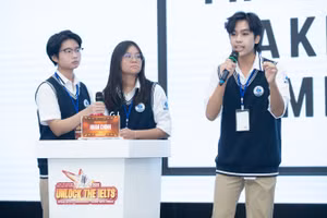 Học sinh tranh tài tại Cuộc thi Hùng biện tiếng Anh liên trường Unlock The IELTS 2025. Ảnh: BTC