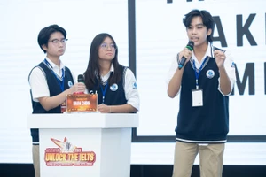 Học sinh tranh tài tại Cuộc thi Hùng biện tiếng Anh liên trường Unlock The IELTS 2025. Ảnh: BTC